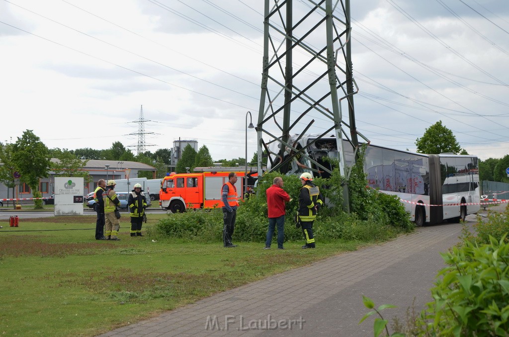 Schwerer Bus Unfall Koeln Porz Gremberghoven Neuenhofstr P299.JPG - Miklos Laubert